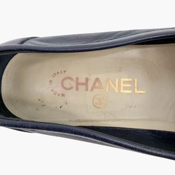 Chanel Navy Blue Leather Loafers Size 38.5 US 7.5-8 Women's CC Logo Flats - Picture 16 of 16